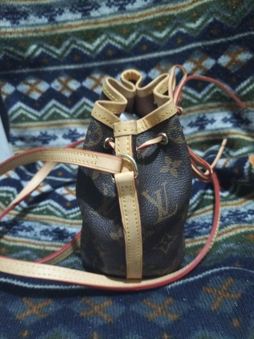 Banquette Sling Bag (Category: Cross-body Bags) located in Davao. Submitted by hermiepiam75360 (Listing ID 1470587886, Image 3). Description: .