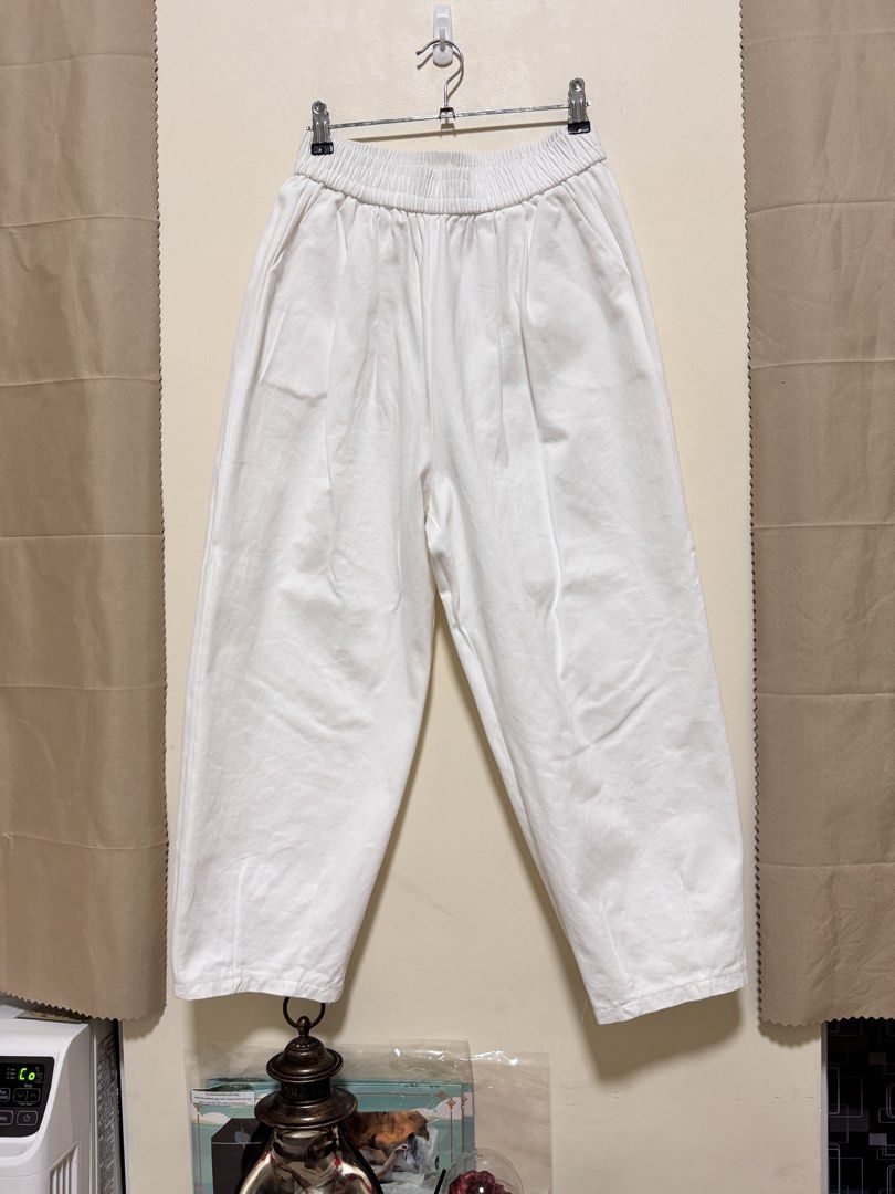Barrel Pants (Category: Jeans) located in Manila. Submitted by seayouncey (Listing ID 1470670584, Image 1). Description: Size: 26 to 30 inches Length 35 inchs .