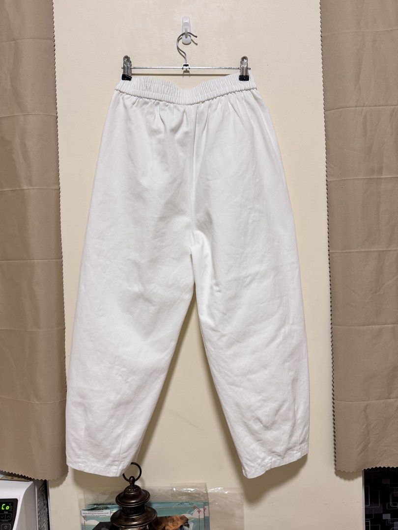 Barrel Pants (Category: Jeans) located in Manila. Submitted by seayouncey (Listing ID 1470670584, Image 2). Description: Size: 26 to 30 inches Length 35 inchs .