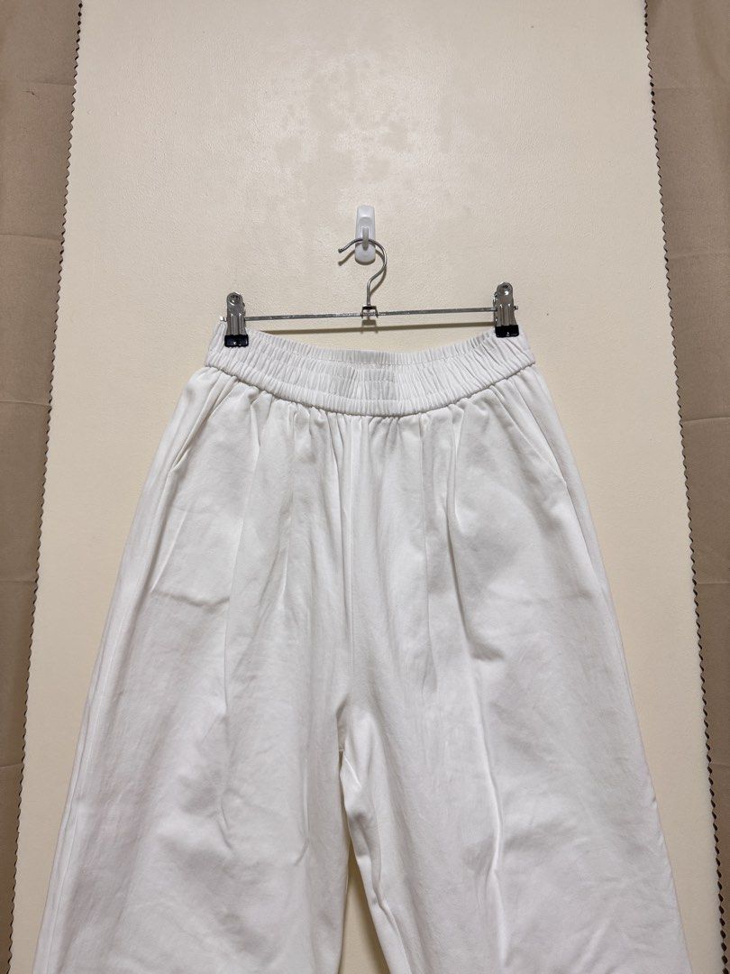 Barrel Pants (Category: Jeans) located in Manila. Submitted by seayouncey (Listing ID 1470670584, Image 3). Description: Size: 26 to 30 inches Length 35 inchs .