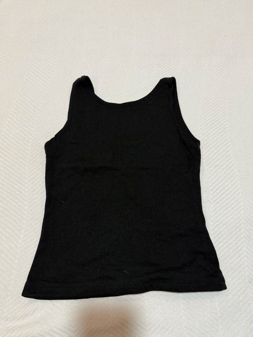 Basic Black Scoop Neck Tank Top (Category: Sleeveless) located in Pateros City. Submitted by daisy03052000 (Listing ID 1470696423, Image 2). Description: .