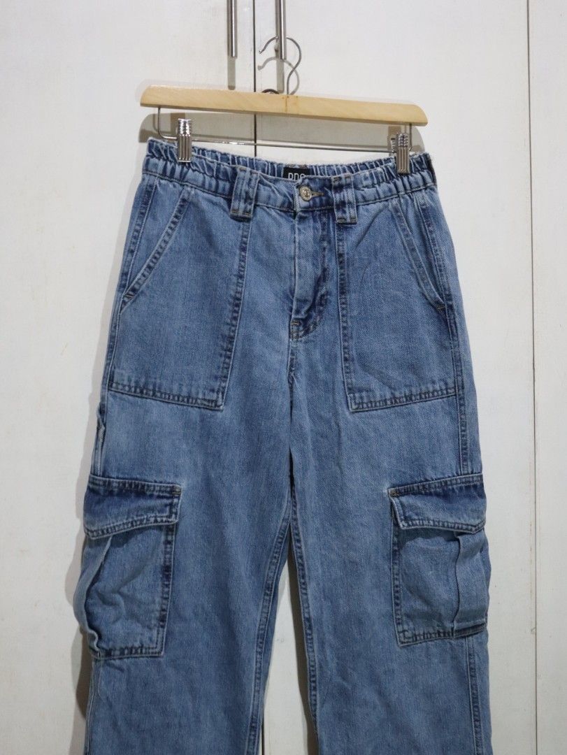 BDG Cargo Denim Pants (Category: Jeans) located in Tarlac. Submitted by gatheredthrift (Listing ID 1470665976, Image 3). Description: size: 26-27 | length: 40 condition: 10/10| no flaws I needs wash mine — 399 + sf 》mod: direct JNT (min. 54) 》📍Tarlac.