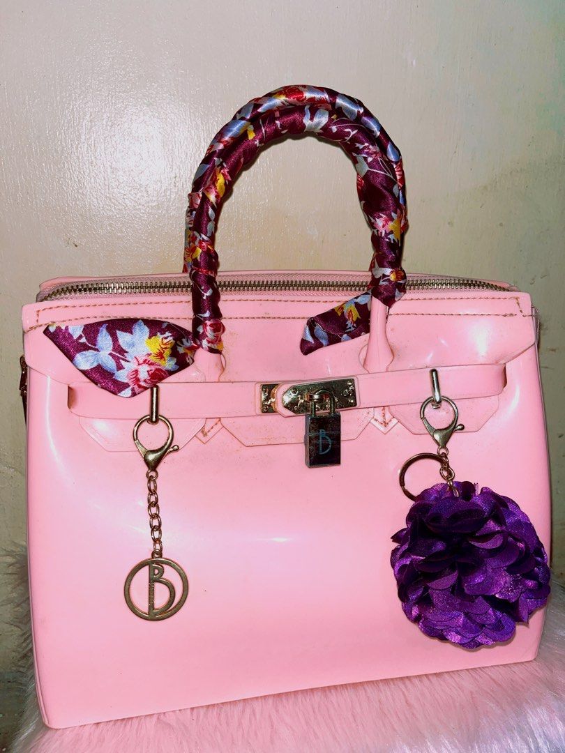 Beachkin jelly bag (Category: Clutches) located in General Trias. Submitted by itslligayae.xx (Listing ID 1470557564, Image 1). Description: Once lang den nagamit , nakatago lang .