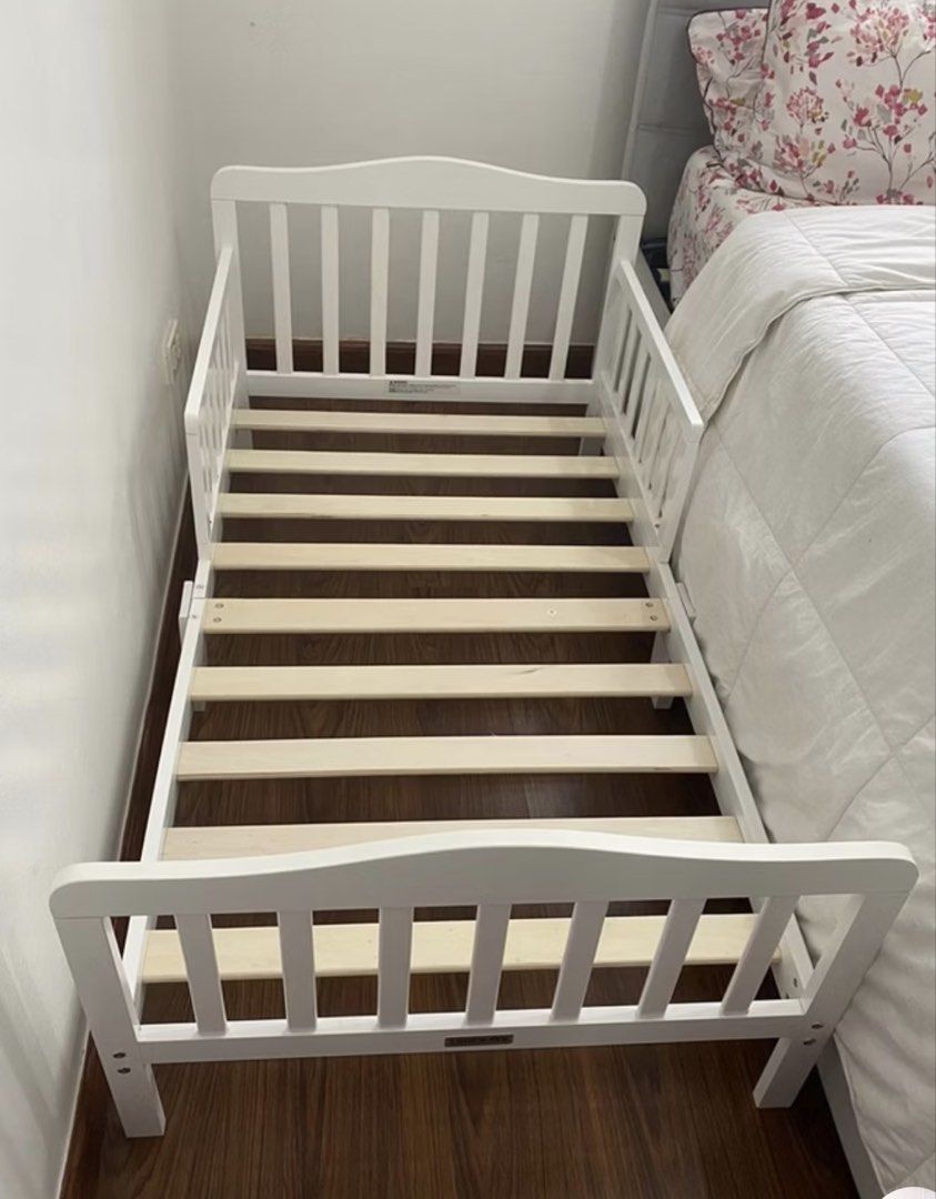 Bed frame (kids) (Category: Children's Beds) located in Quezon City. Submitted by denpaul12 (Listing ID 1470570602, Image 1). Description: Outgrown na with free uratex mattress include. Delivery via lalamove or pick up..