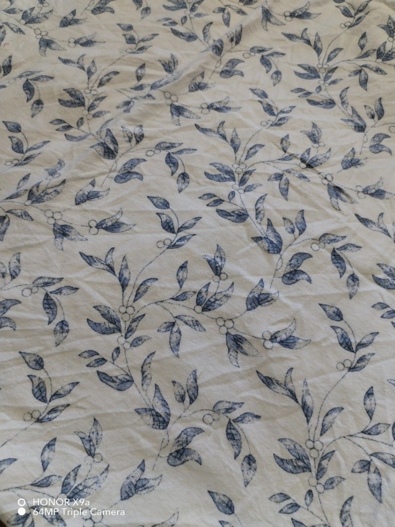 Bedsheets & Flatsheet ( king) (Category: Bedding & Towels) located in Muntinlupa City. Submitted by arciagamaryann68 (Listing ID 1470610210, Image 3). Description: - Size: King size - Set includes: Fitted bedsheet and flatsheet - Design: Elegant white fabric with blue botanical leaf and berry print - Features: Fully garterized edges for easy fitting on thick mattresses - Condition: Pre-loved with normal signs of use and visible fabric texture/pil