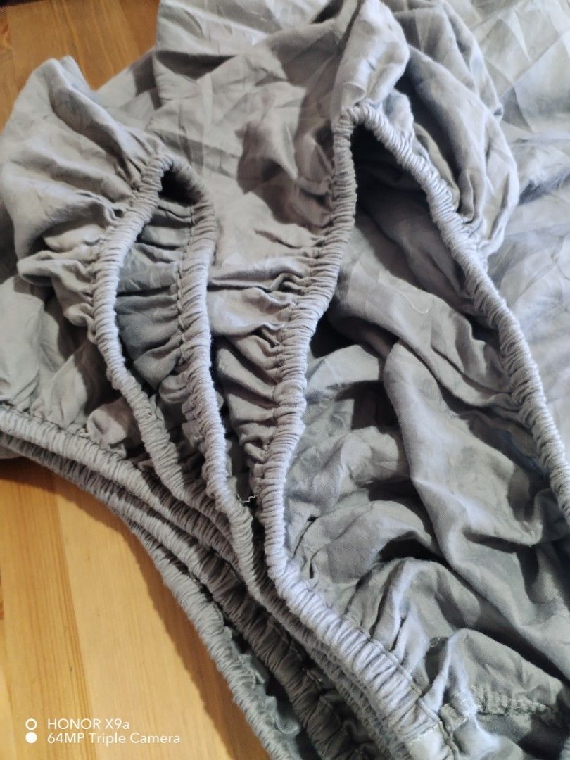Bedsheets Gray Color (Category: Bedding & Towels) located in Muntinlupa City. Submitted by arciagamaryann68 (Listing ID 1470617306, Image 2). Description: - Color: Gray - Type: Fitted bedsheet with elastic garterized edges - Condition: Well-maintained, clean, and ready to use - Material: Soft and comfortable fabric - Design: Minimalist solid gray that matches any bedroom interior.