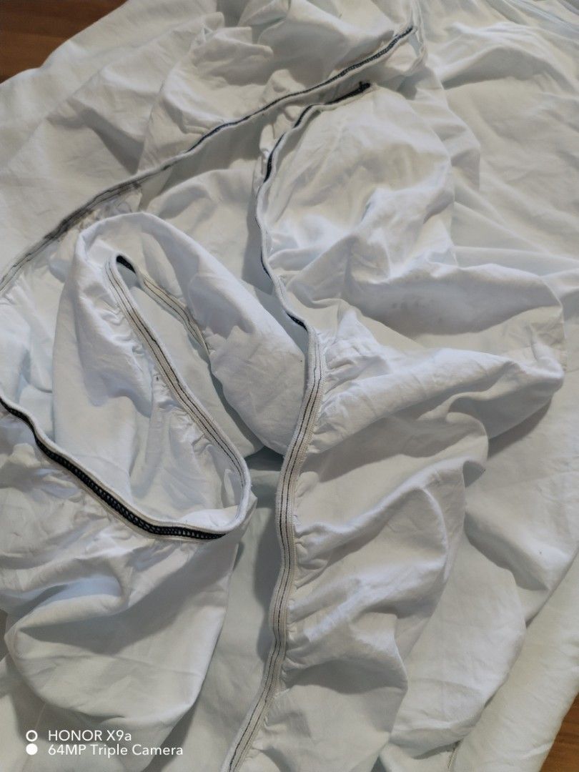 Bedsheets Single Size (Category: Bedding & Towels) located in Muntinlupa City. Submitted by arciagamaryann68 (Listing ID 1470598808, Image 2). Description: 100 Percent Cotton Made in Morocco with washable lng last Photo .