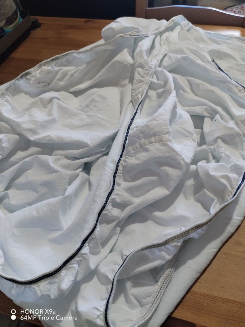 Bedsheets Single Size (Category: Bedding & Towels) located in Muntinlupa City. Submitted by arciagamaryann68 (Listing ID 1470598808, Image 1). Description: 100 Percent Cotton Made in Morocco with washable lng last Photo .