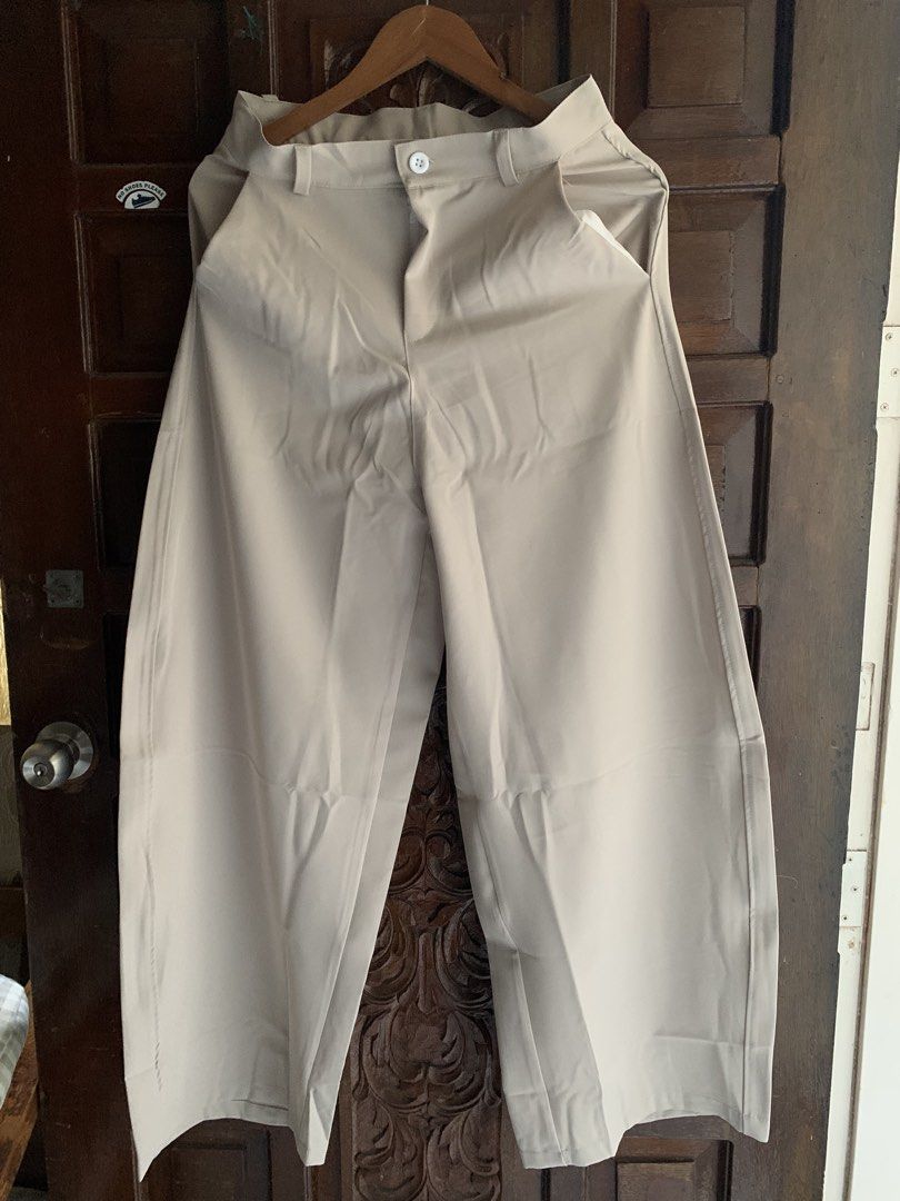 Beige wide leg trousers pants (Category: Jeans) located in Plaridel. Submitted by sonofthe.dawgg (Listing ID 1470641204, Image 1). Description: NEVER BEEN USED. RFS HINDI KASYA SA WAISTLINE WAIST: 30 LENGTH: 40.5 LEG OPENING: 11.5.