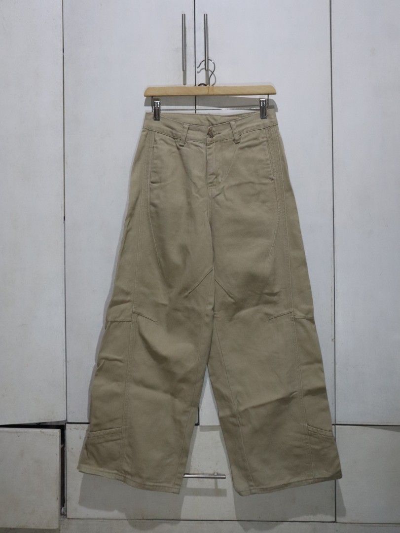 Beige/Brown/Light Brown/Neutral Barrel Pants (Category: Jeans) located in Tarlac. Submitted by gatheredthrift (Listing ID 1470665377, Image 1). Description: size: 25-26 | length: 41 condition: 10/10| no flaws I needs wash mine — 599 + sf 》mod: direct JNT (min. 54) 》📍Tarlac.