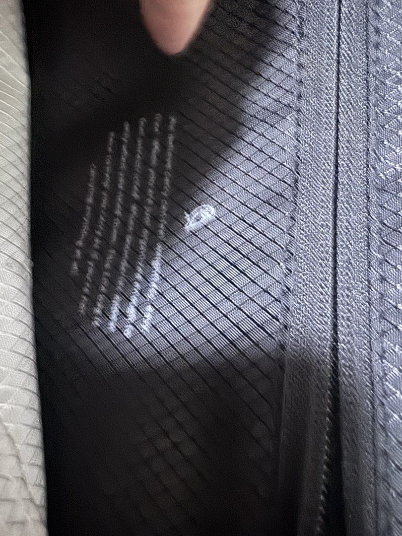 BELLROY LITE SLING BAG (Category: Sling Bags) located in San Fernando. Submitted by donnamr (Listing ID 1470690858, Image 3). Description: Selling this Bellroy Sling Bag (chest/body bag) - All zippers are working - No tears, no holes - Only issue: "Bellro" na lang po sa harap, natanggal ang letter y RFS: Nagbabawas, needs funds MOP: Gcash/Bank Transfer Shipping: Lalamove or J&T Payment first policy. Respect, thank you! .