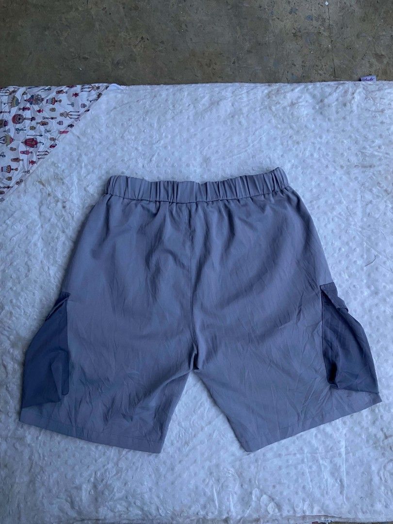 BELTED CARGO SHORT (Category: Shorts) located in Lianga. Submitted by arwthrifts (Listing ID 1470666751, Image 2). Description: BELTED CARGO SHORT GOOD AS NEW CONDITION NO ISSUE DIMES: 30-33 WAISTLINE 21 LENGTH .