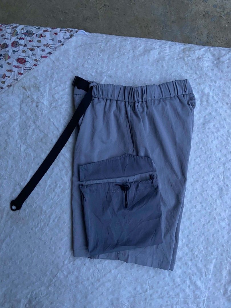 BELTED CARGO SHORT (Category: Shorts) located in Lianga. Submitted by arwthrifts (Listing ID 1470666751, Image 3). Description: BELTED CARGO SHORT GOOD AS NEW CONDITION NO ISSUE DIMES: 30-33 WAISTLINE 21 LENGTH .