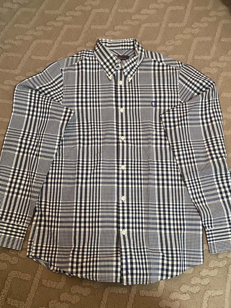 Ben Sherman Original Classic Gingham Shirt Size M (Category: Formal Shirts) located in Manila. Submitted by judiec29 (Listing ID 1470599692, Image 2). Description: - Brand: Ben Sherman - Style: Long sleeve button-down shirt - Pattern: Blue and white gingham check - Size: Medium (M) - Features: Classic collar, front button closure, chest pocket, clean hem - Condition: Great casual piece, easy to match with denim or chinos.