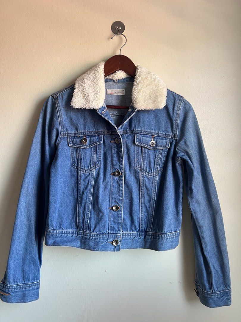 BENCH Denim Jacket with Cream Sherpa Collar (Category: Coats, Jackets and Outerwear) located in Subic. Submitted by miche.b (Listing ID 1470573906, Image 1). Description: .