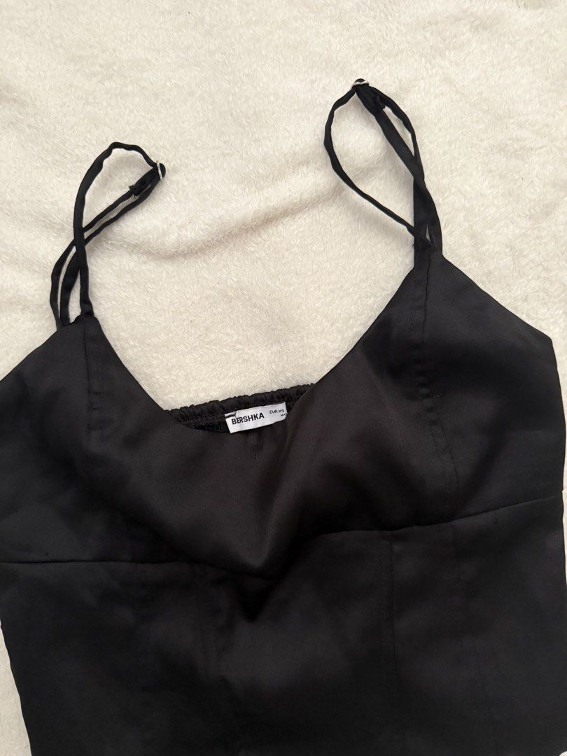 Bershka Black Satin Cropped Cami Top (Category: Others Tops) located in Mandaue City. Submitted by meh.soh (Listing ID 1470608879, Image 2). Description: Bershka Black Satin Cropped Cami Top size: xs on tag used once only original price: 1,695 Mode of Payment: Gcash Delivery: Maxim (within Cebu) j&t (outside Cebu) (df shouldered by buyer) Location: Cubacub, Mandaue.