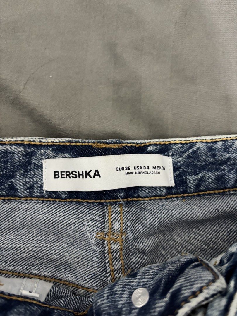 Bershka Cargo Skirt (Category: Skirts) located in San Fernando. Submitted by _itsmedani (Listing ID 1470705738, Image 2). Description: SF INCLUDED Never worn No flaws/issues.