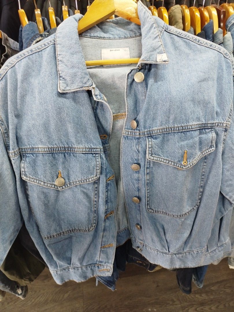 Bershka Denim Jacket Light Blue Size XS (Category: Coats, Jackets and Outerwear) located in Quezon City. Submitted by epoquebyjaz (Listing ID 1470640221, Image 3). Description: - Brand: Bershka - Size: EUR XS / USA XS / MEX 24 - Color/Wash: Light wash denim - Fit: Relaxed fit with structured collar - Features: Classic button-down front, two chest flap pockets, metal hardware - Origin: Made in Bangladesh - Condition/Use: Great layering piece for d