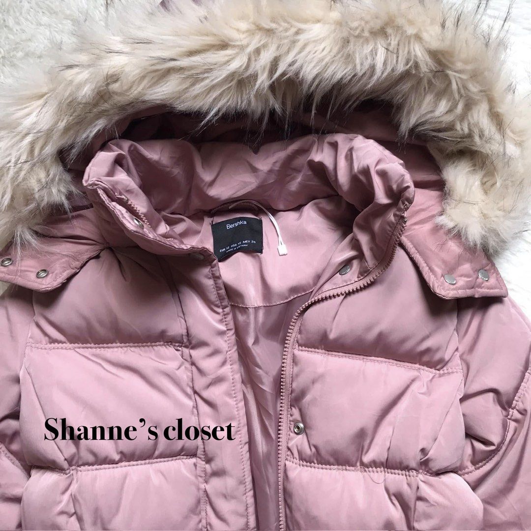 Bershka Puffer (Category: Coats, Jackets and Outerwear) located in Baguio. Submitted by shannecloset (Listing ID 1470601232, Image 3). Description: For keeps piece, never been used because its too small for me but so classy💗 -Fluffy faux-fur hood -Perfect for cold weather and travel -Cute, stylish, and easy to pair with your favorite outfits.