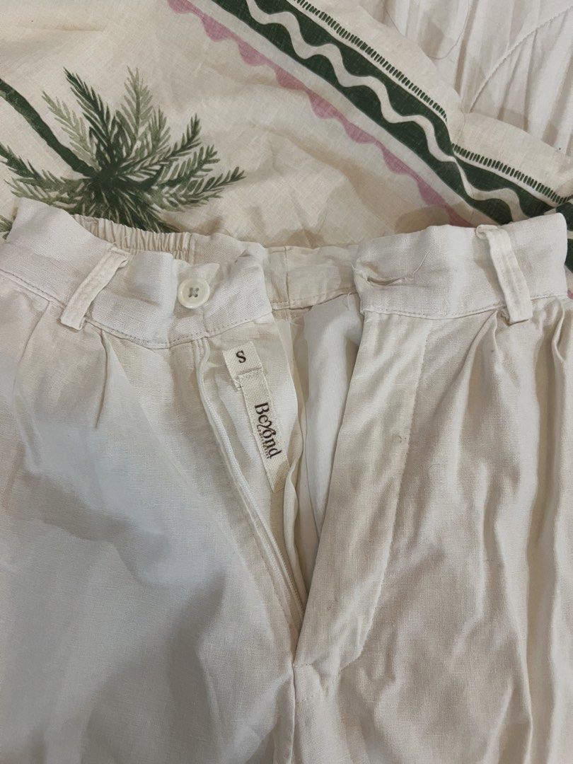 beyond collective white pants (Category: Other Bottoms) located in Makati City. Submitted by sophsscloset (Listing ID 1470558055, Image 2). Description: fits waist of 24. runs smaller than their usual sizing. has some dust stains from storage but can be easily washed rfs: bought also on carousell, but too tight on me. im a waist 25. selling it for as much as i got it, so this is lp na.