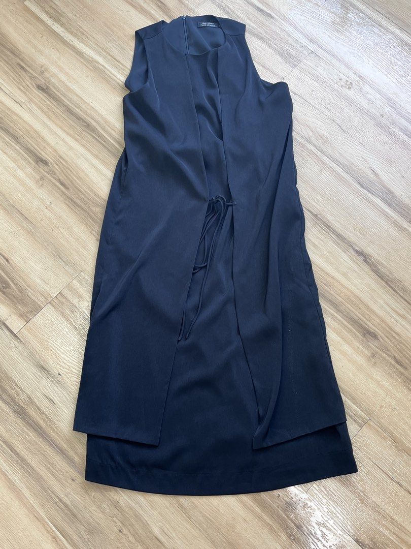 Beyond the Vines Black Dress (Category: Dresses) located in Paranaque City. Submitted by PrelovedClosetetc (Listing ID 1470563259, Image 2). Description: Size M.