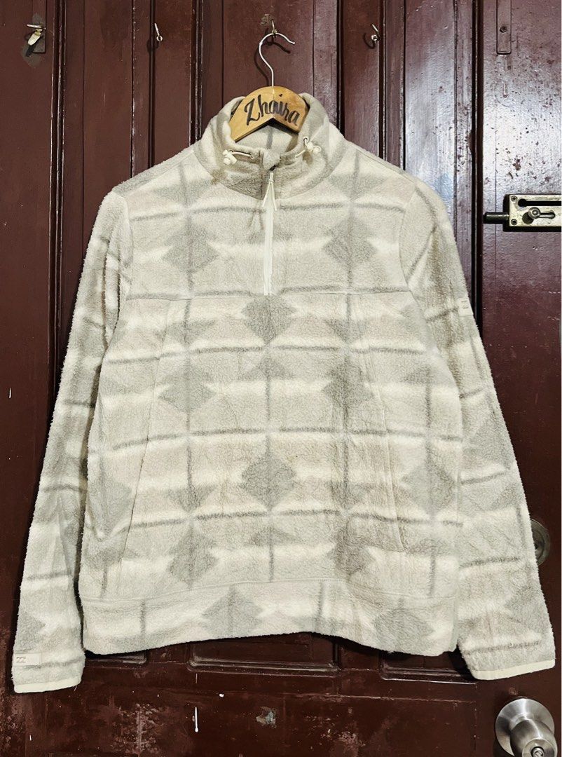 Billabong A/Div Adventure Division Fleece Pullover Jacket Size S (Category: Coats, Jackets and Outerwear) located in Pagsanjan. Submitted by zhairaaaaa (Listing ID 1470696280, Image 3). Description: - Brand/Model: Billabong Adventure Division Fuzzy Fleece Pullover - Design: Neutral geometric diamond pattern in a cream and taupe colorway - Features: Quarter-zip mock neck with adjustable toggle drawcords - Material: soft, warm sherpa fleece - Size: