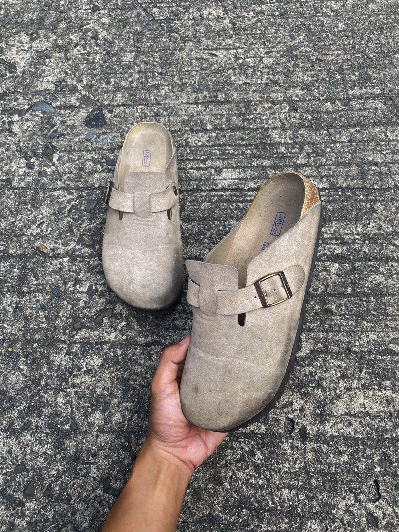 Birkenstock Soft Footbed (Category: Sneakers & Footwear) located in Caloocan City. Submitted by okimmamaat31639 (Listing ID 1470596649, Image 1). Description: Birkenstock Soft Footbed - Taupe Size: 40 Issue: Need Wash / Heel Drags Good Condition 980+Sf Location: North Caloocan J&T Regular.