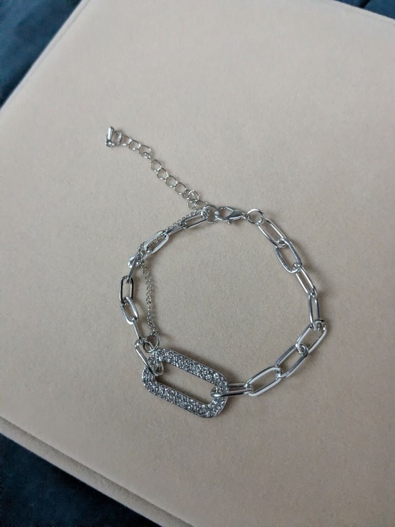 BKK Paperclip Bracelet (Category: Bracelets) located in Quezon City. Submitted by nnncorner (Listing ID 1470664568, Image 2). Description: BKK Money Paperclip Bracelet fits 16-20 cm wrist only Hypoallergenic Minimalist Super pretty in person No issues 380.