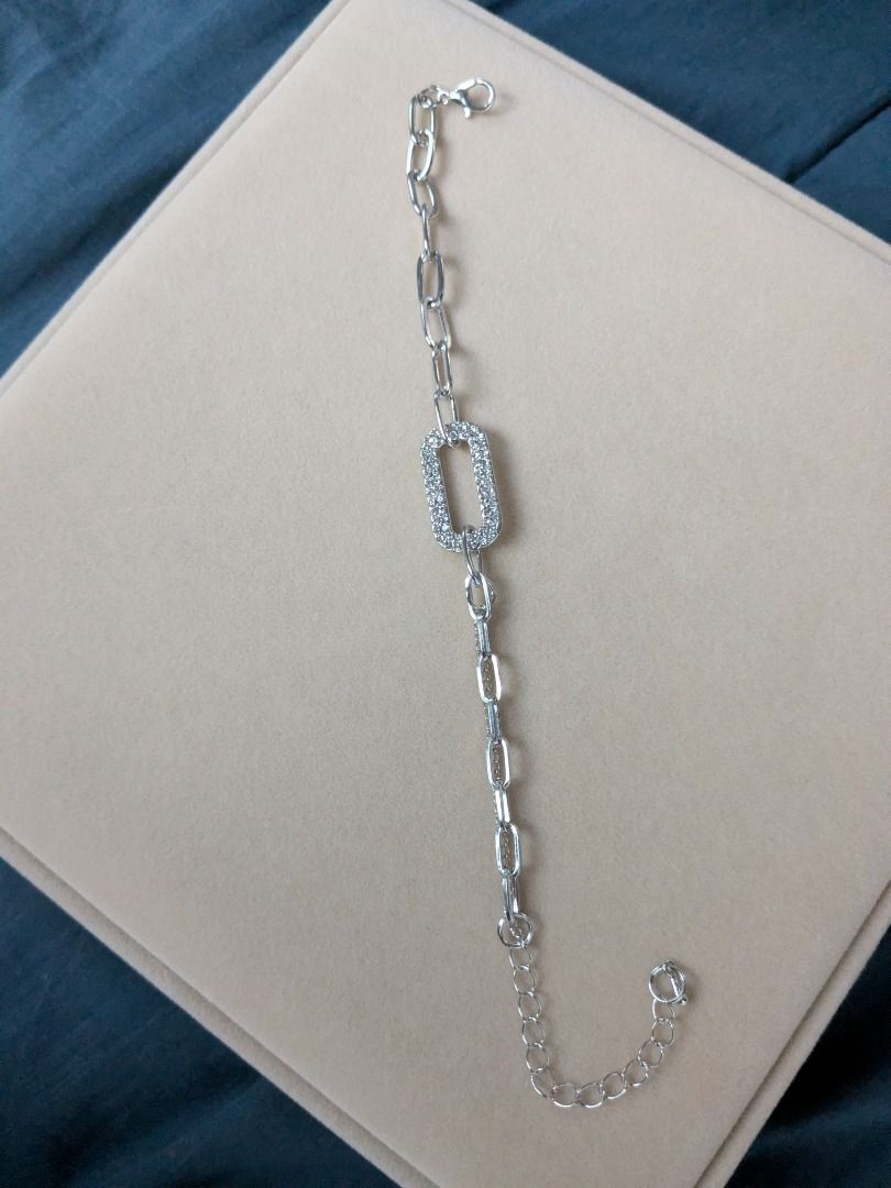 BKK Paperclip Bracelet (Category: Bracelets) located in Quezon City. Submitted by nnncorner (Listing ID 1470664568, Image 1). Description: BKK Money Paperclip Bracelet fits 16-20 cm wrist only Hypoallergenic Minimalist Super pretty in person No issues 380.