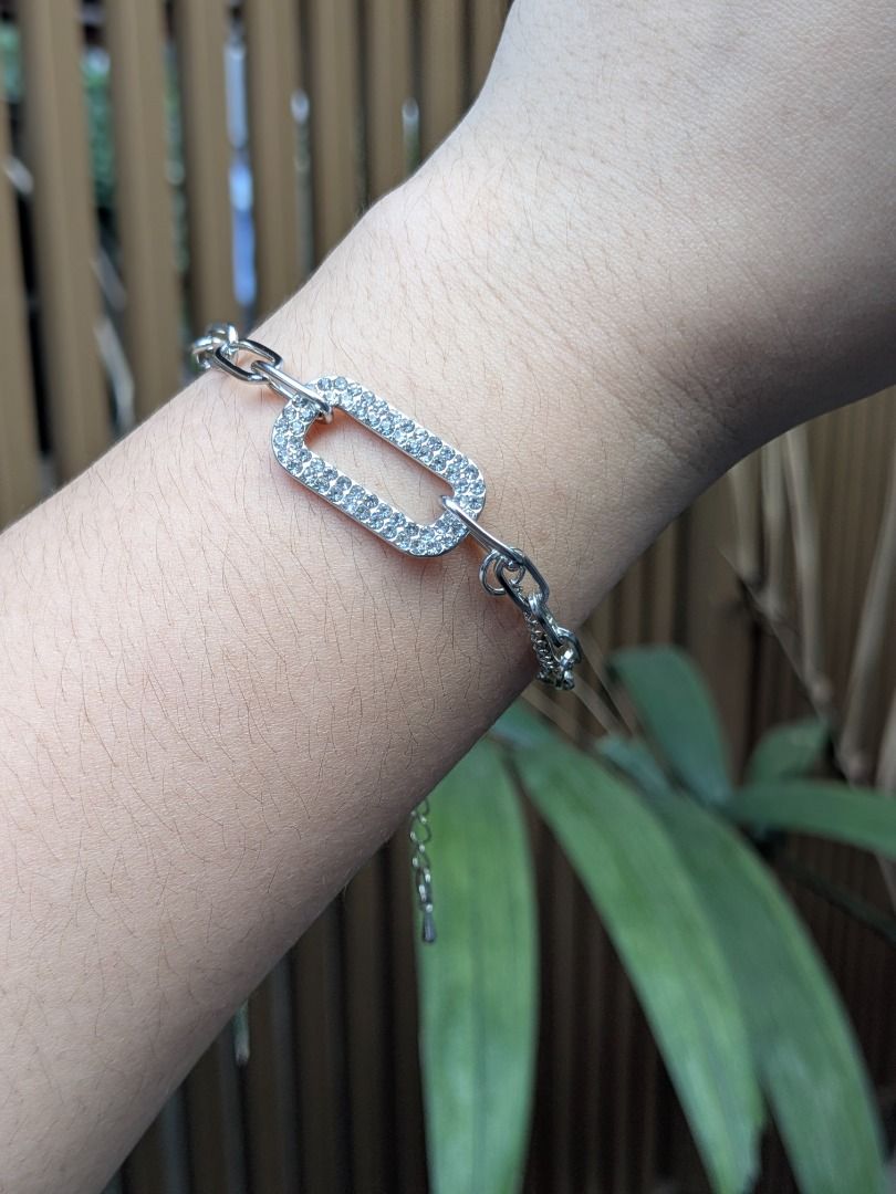 BKK Paperclip Bracelet (Category: Bracelets) located in Quezon City. Submitted by nnncorner (Listing ID 1470664568, Image 3). Description: BKK Money Paperclip Bracelet fits 16-20 cm wrist only Hypoallergenic Minimalist Super pretty in person No issues 380.