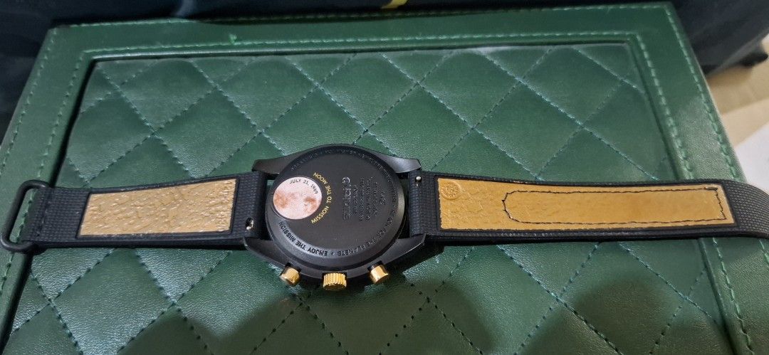 Black and Gold Watch (Category: Luxury Watches) located in Paranaque City. Submitted by finders_thriftersph (Listing ID 1470672475, Image 3). Description: .