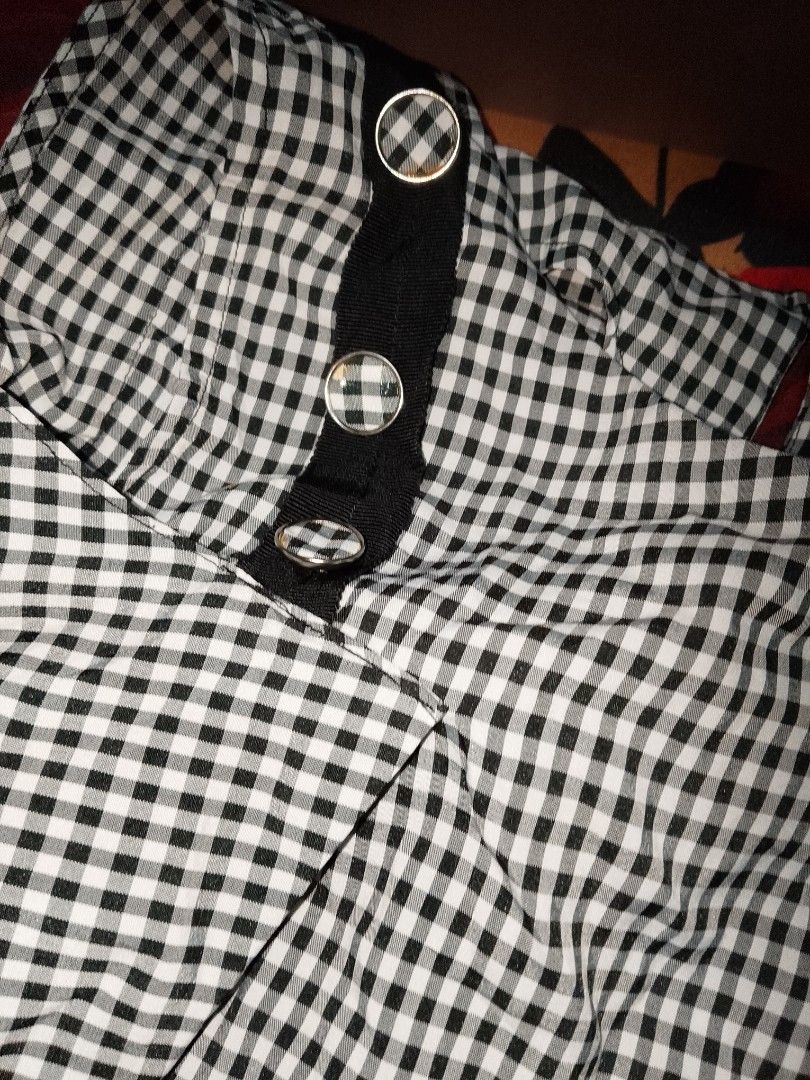 Black and white gingham off-shoulder blouse (Category: Blouses) located in Manila. Submitted by sevianna (Listing ID 1470652133, Image 2). Description: small - medium.