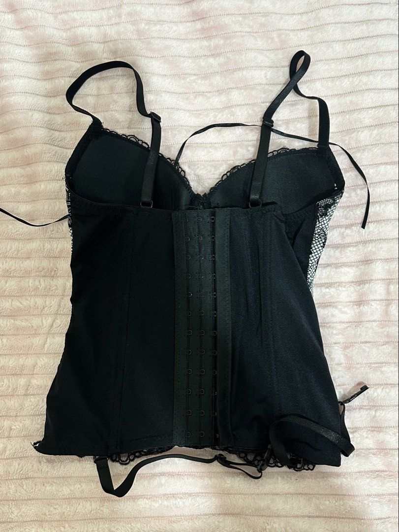 Black and White Lace Corset Top (Category: Sleeveless) located in Manila. Submitted by ysha.wears (Listing ID 1470615215, Image 2). Description: Fits XS - S. RFS: Does not fit me anymore..
