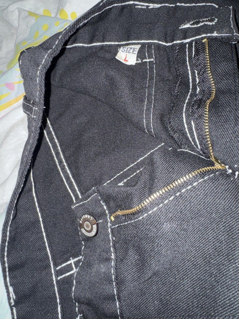 Black Cargo Pants with White Stitching Size L (Category: Jeans) located in Imus. Submitted by jaimeenrico8 (Listing ID 1470577086, Image 2). Description: .