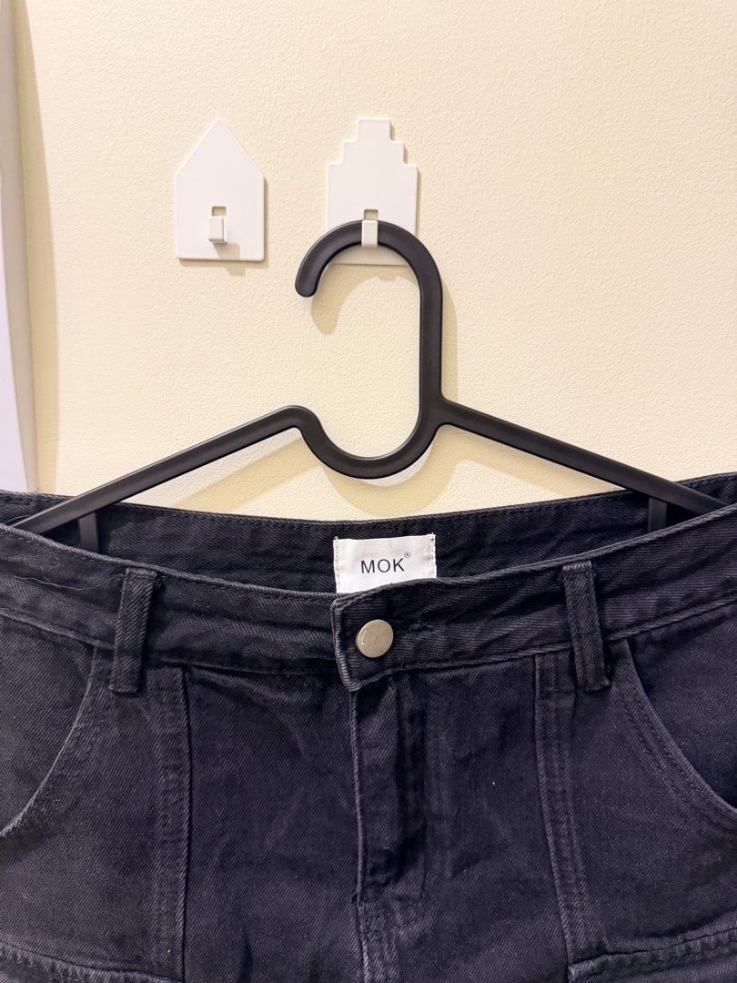 Black Cargo Skort (Category: Skirts) located in Manila. Submitted by xmagic.shopx (Listing ID 1470586400, Image 2). Description: Hard Denim Black na black Not Faded.