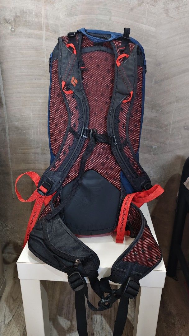 Black Diamond Nitro 24L M/L Torso Blue Hiking Backpack (Category: Backpacks) located in Quezon City. Submitted by truedeer_cda94c (Listing ID 1470607955, Image 2). Description: - Brand: Black Diamond Nitro - Color: Blue and Red - Capacity: 24 Liters - Sizing: M/L torso - Comfort: Swing Arm shoulder straps and ventilated mesh back panel - Storage: Multiple zippered compartments with adjustable straps - Ideal for: Outdoor adventures, hiking, and da