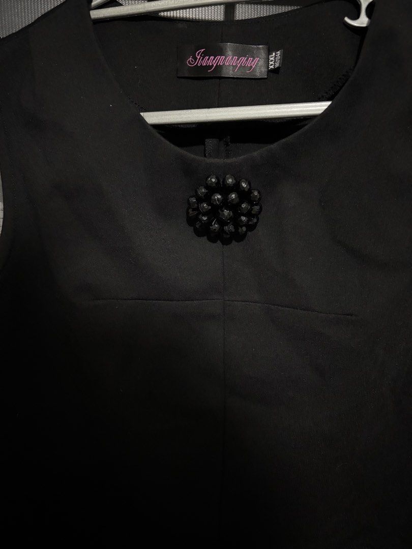 black dress (Category: Dresses) located in Manila. Submitted by iyahpreloved_ (Listing ID 1470687540, Image 2). Description: fits to L-XL.