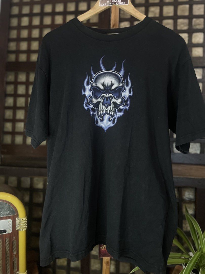 Black Graphic Tee Skull Flame Design (Category: Tshirts & Polo Shirts ) located in Nampicuan. Submitted by aireann_10 (Listing ID 1470680678, Image 1). Description: - Color: Black - Fit: Relaxed fit with crew neckline - Design: Bold blue and grey flame skull graphic on front and large matching graphic with subtle dragon details on the back - Style: Classic Y2K rocker and streetwear.