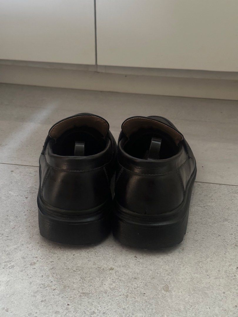 Black Leather Chunky Sole Penny Loafers (Category: Dress Shoes) located in Makati City. Submitted by renzmoj (Listing ID 1470696983, Image 3). Description: PRODIGY Penny Loafers - Triple Black - Size US 7 (26CM) Mas malaki yung size nya in actual, but in cm size is 26cm..