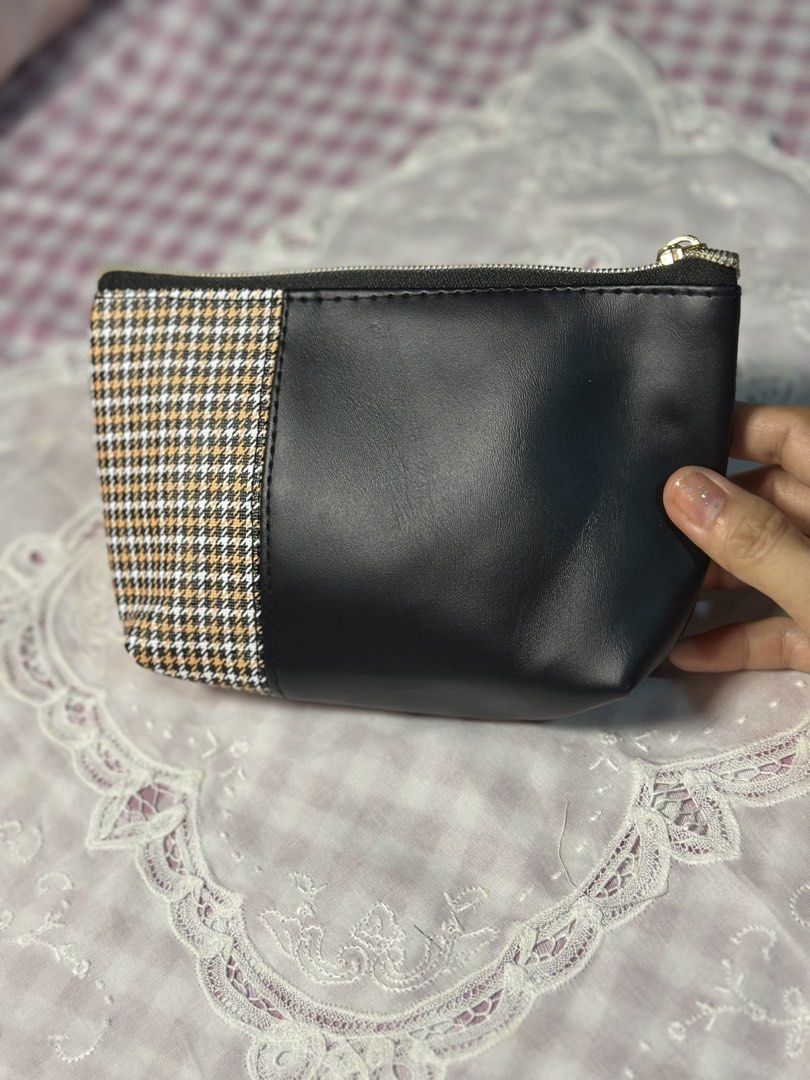 Black leather pouch | Vanity pouch (Category: Purses & Pouches) located in Davao. Submitted by favoritepreloved (Listing ID 1470725352, Image 1). Description: 💜 12cm height x 18.5cm width.