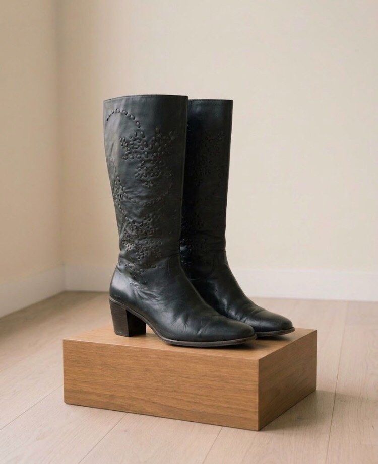 BLACK LEATHER TALL BOOTS US 5.5 6 (Category: Boots) located in Marikina City. Submitted by minimalistmanila (Listing ID 1470579195, Image 1). Description: Imported black Italy leather knee-high boots with semi square pointed toe and block heel. Features stitches detailing. Adds edge to any outfit. -Fits US 5.5 to 6. Order now! *Barely used. Needs cleaning and leather conditioner as kept in storage. .