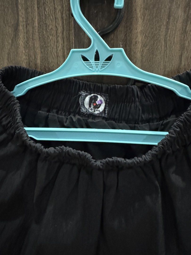 Black maxi skirt (Category: Skirts) located in Pasig City. Submitted by kodak.blue (Listing ID 1470685122, Image 3). Description: .