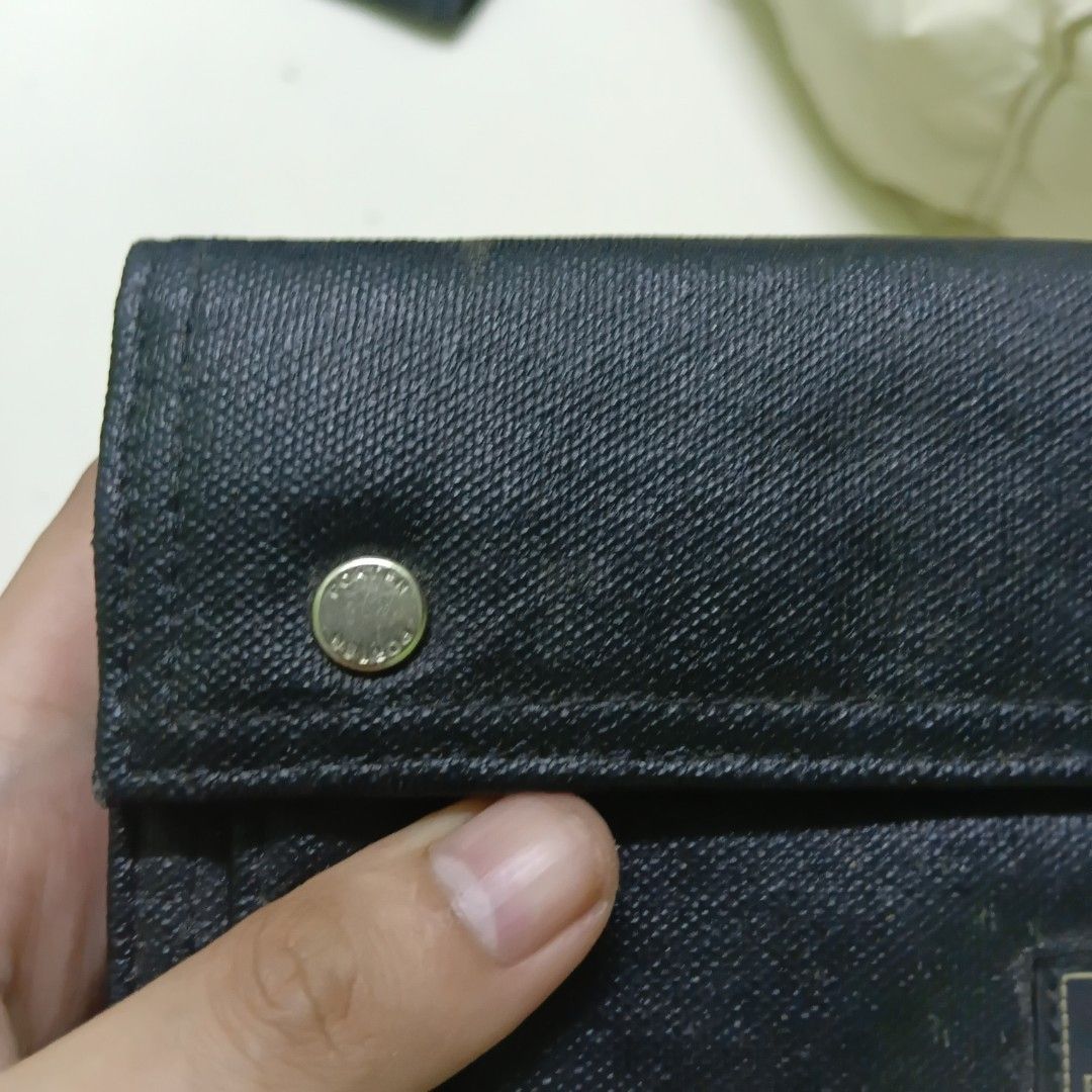 BLACK PÖRTER WALLET (Category: Belt bags, Clutches and Pouches) located in Manila. Submitted by daphnefinds1 (Listing ID 1470725872, Image 3). Description: no flaws uses twice only! no cod.