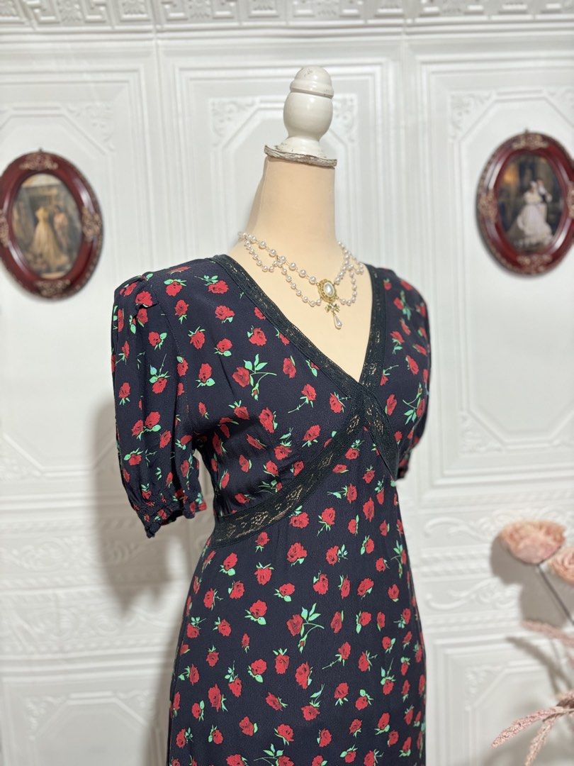 Black Rose Printed Maxi Dress (Category: Dresses) located in San Jose. Submitted by vintagely_retro (Listing ID 1470651107, Image 3). Description: Comfy cotton-like fabric | no lining | back zip Flaw: some runs on the back part Measurements: Frame Medium Bust 34-36” Waist 28-30” Length 49”.