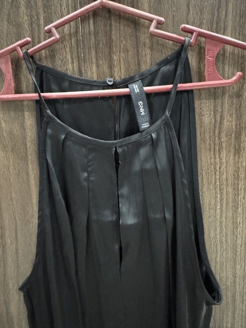 Black silk halter top (Category: Sleeveless) located in Pasig City. Submitted by kodak.blue (Listing ID 1470693570, Image 3). Description: .