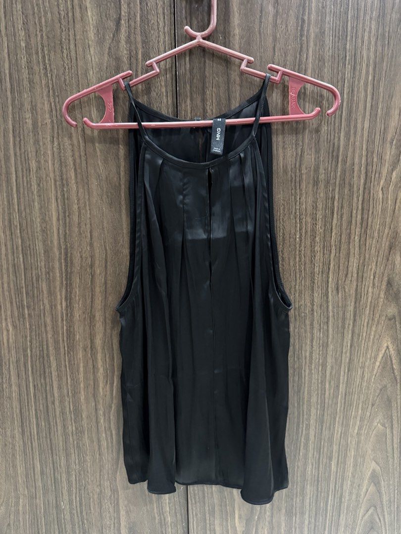 Black silk halter top (Category: Sleeveless) located in Pasig City. Submitted by kodak.blue (Listing ID 1470693570, Image 1). Description: .
