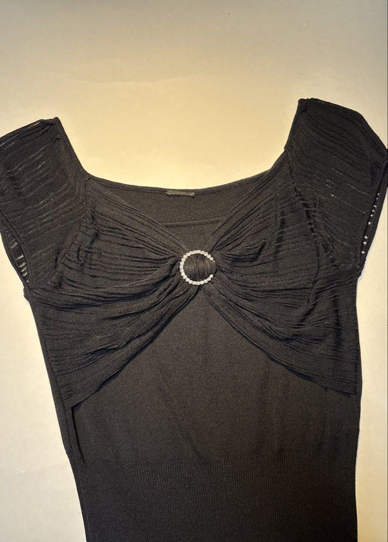 Black square neck knit top with rhinestone ring accent (Category: Sleeveless) located in Bacolod City. Submitted by thlnn_vls (Listing ID 1470702135, Image 2). Description: - Color: Black - Style: Short-sleeve knit top with a wide square neckline - Details: Center bust ruching accented with a sparkling rhinestone ring - Fit: Fitted silhouette with a ribbed hem and stretchy fabric - Occasion: Perfect for evenings and night outs.