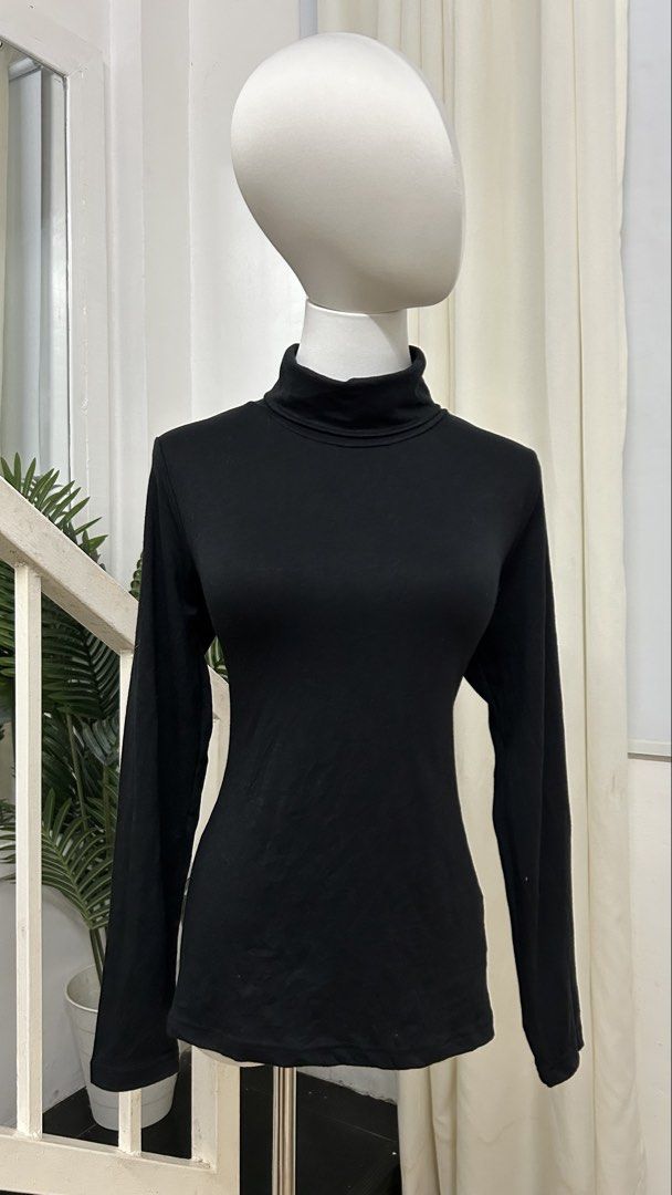 Black Stretchable Turtleneck Long Sleeve Top | Japanese Minimalist Basic | Medium–Semi Large (Category: Longsleeves) located in San Jose del Monte. Submitted by vanessabarredo (Listing ID 1470562076, Image 3). Description: Classic black turtleneck top with a clean, fitted silhouette. A versatile wardrobe essential, perfect for minimalist, Korean, Japanese, and Copenhagen-inspired styling. * Condition: Excellent * Color: Black * Fabric: 65% Polyes
