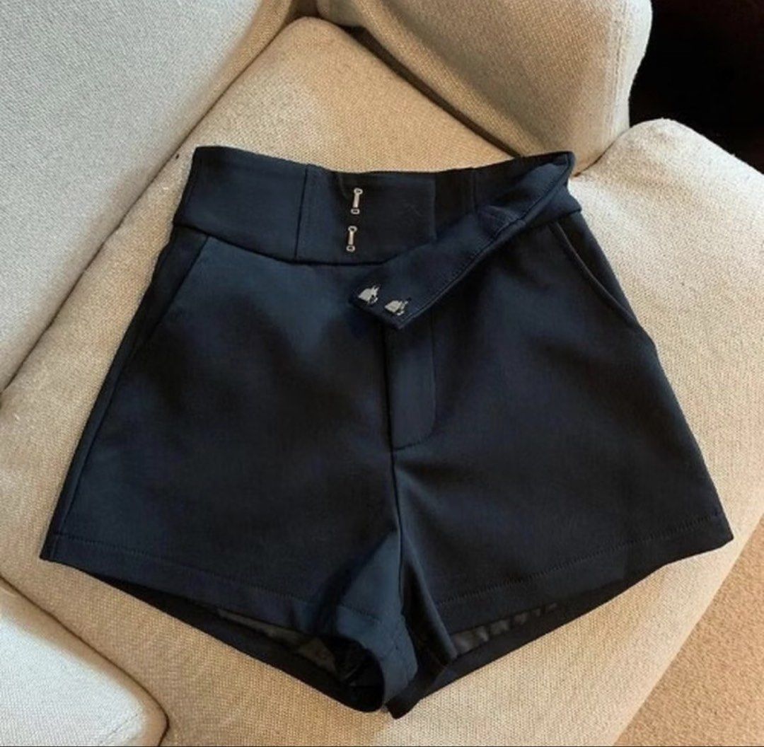 Black Suit Zip Shorts (Category: Shorts) located in San Fernando. Submitted by louluntian (Listing ID 1470657724, Image 2). Description: 𝐂𝐨𝐧𝐝𝐢𝐭𝐢𝐨𝐧: Needs washing | No issues 𝐋𝐨𝐜𝐚𝐭𝐢𝐨𝐧: Pampanga 𝐌𝐎𝐏: GCASH Only 𝐂𝐨𝐮𝐫𝐢𝐞𝐫: Lalamove | J&T Express (Shipping fee c/o buyer) .