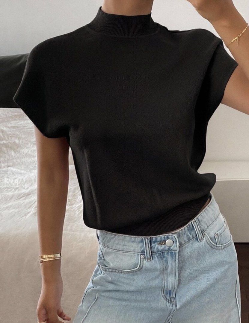 black turtle neck top (Category: Others Tops) located in Manila. Submitted by iyahpreloved_ (Listing ID 1470701599, Image 1). Description: free size!.